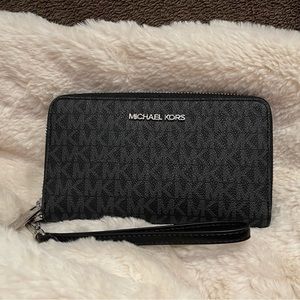 Michael Kors Smartphone Wallet/Wristlet